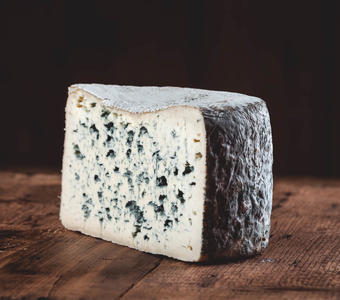 Bleu d'Auvergne AOP au lait pasteurisé issu de l'agriculture biologique
