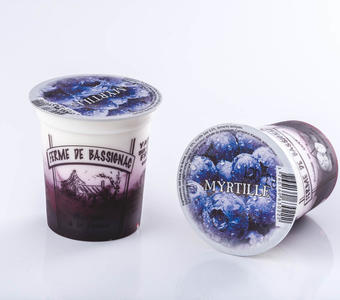 Yaourts sur lit de confiture de myrtille par 4