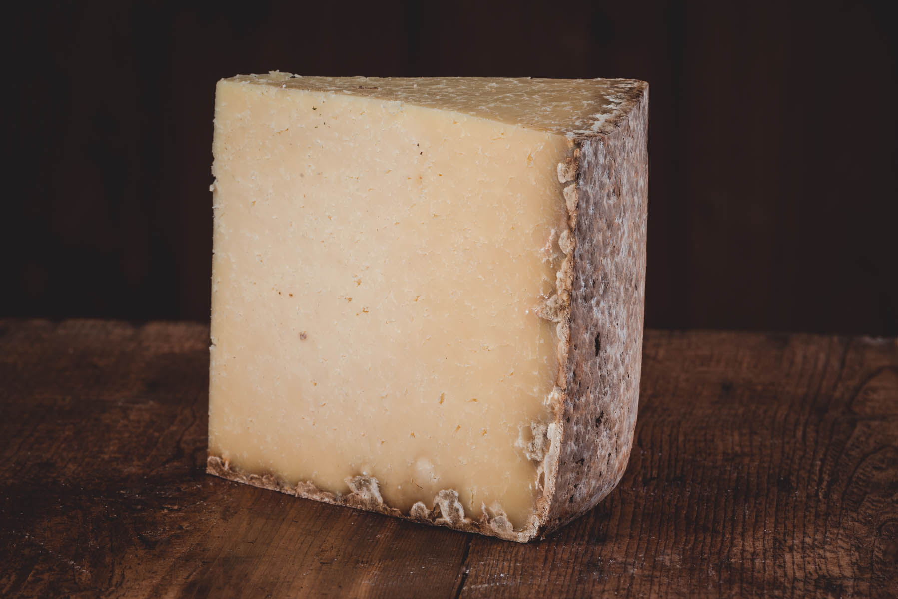 Cantal Entre Deux Aop Fromage Cantal A Affinage Intermediaire